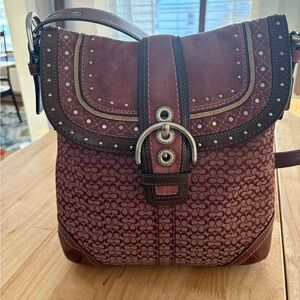 Vintage Y2K Coach Soho signature shoulder bag in burgundy